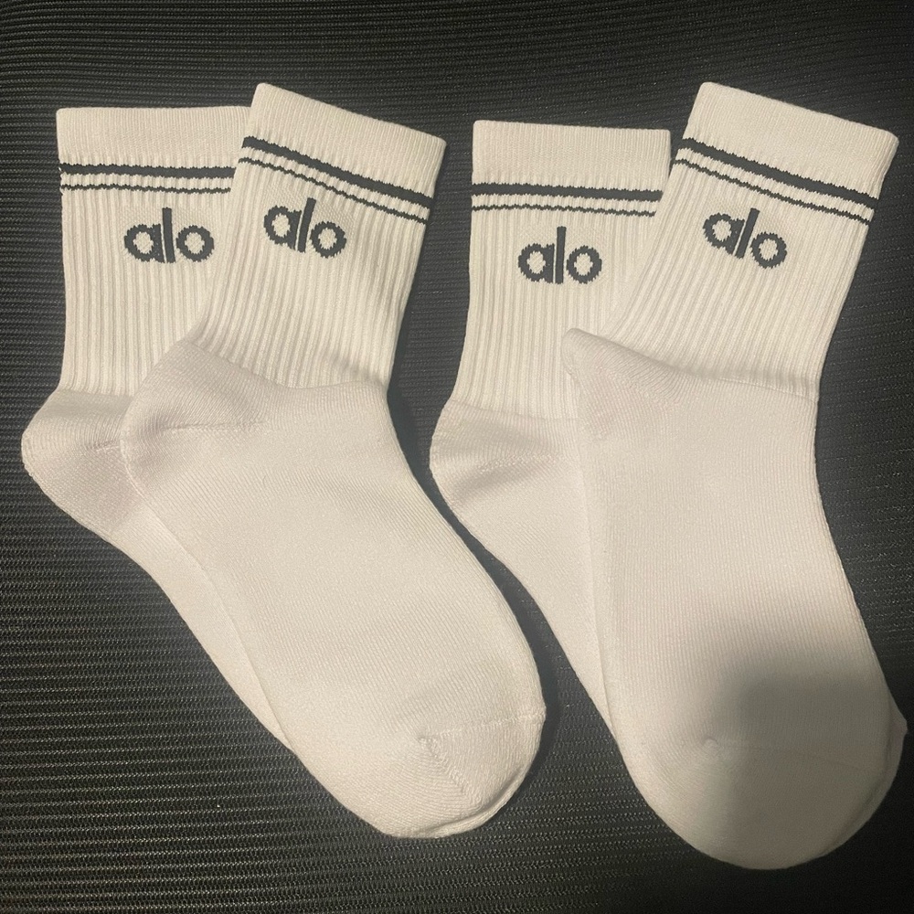 2 sets of Alo Yoga Unisex Throwback Socks
